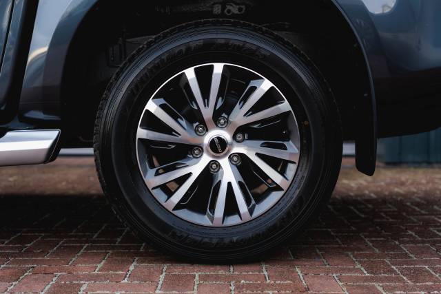 Isuzu D-Max 1.9 Dl40 Auto Diesel Obsidian Grey Mica