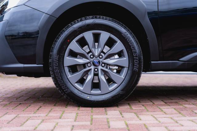Subaru Outback 2.5 Limited Awd Cvt Petrol Crystal Black Silica