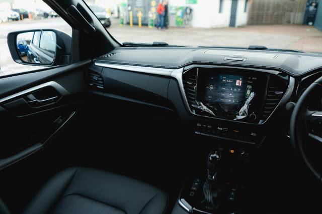 Isuzu D-Max 1.9 Dl40 Auto Diesel Obsidian Grey Mica