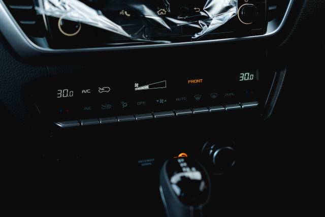 Isuzu D-Max 1.9 Dl40 Auto Diesel Obsidian Grey Mica