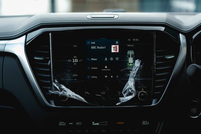 Isuzu D-Max 1.9 Dl40 Auto Diesel Obsidian Grey Mica