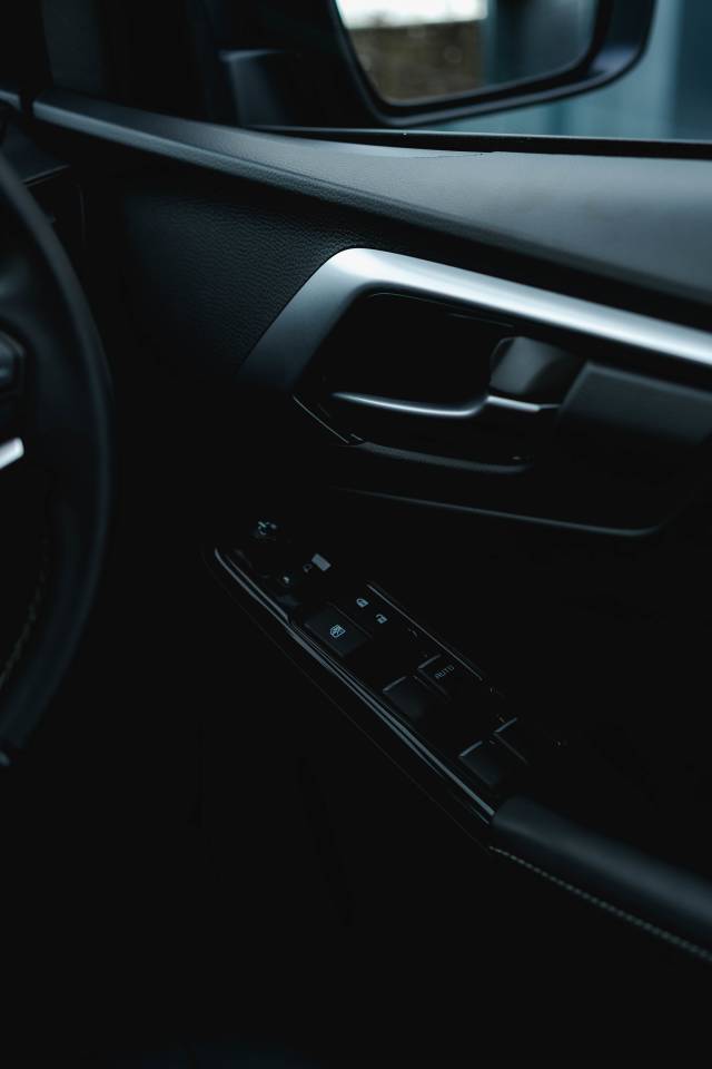 Isuzu D-Max 1.9 Dl40 Auto Diesel Obsidian Grey Mica