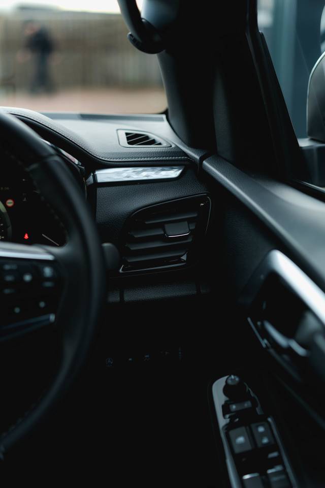 Isuzu D-Max 1.9 Dl40 Auto Diesel Obsidian Grey Mica