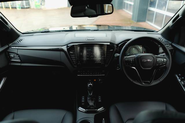 Isuzu D-Max 1.9 V-Cross Auto Diesel Onyx Black Mica