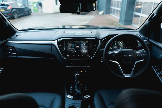 Isuzu D-Max 1.9 Dl40 Auto Diesel Onyx Black Mica