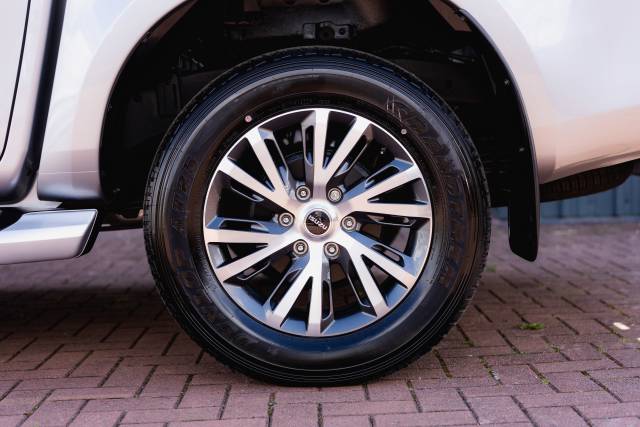 Isuzu D-Max 1.9 Dl40 Auto Diesel Mercury Silver Metallic