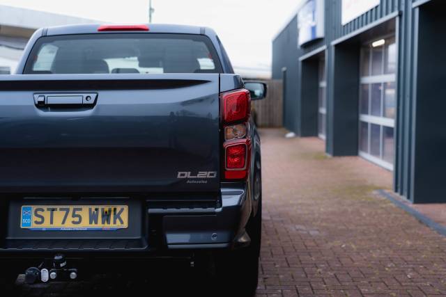 Isuzu D-Max 1.9 Dl20 Auto Diesel Obsidian Grey Mica