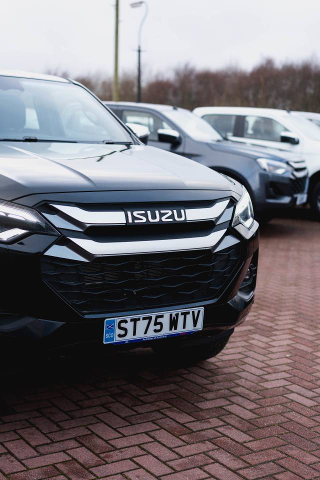 Isuzu D-Max 1.9 Dl40 Auto Diesel Onyx Black Mica