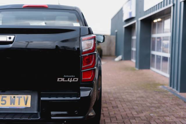 Isuzu D-Max 1.9 Dl40 Auto Diesel Onyx Black Mica