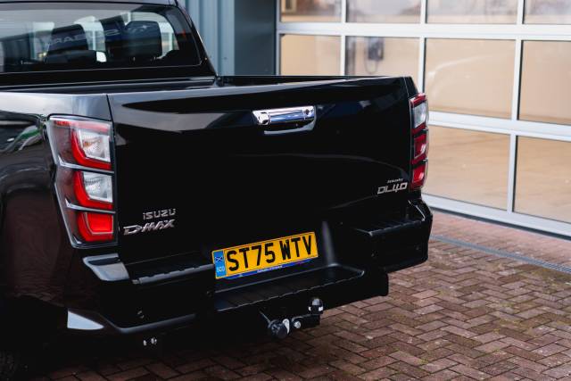 Isuzu D-Max 1.9 Dl40 Auto Diesel Onyx Black Mica