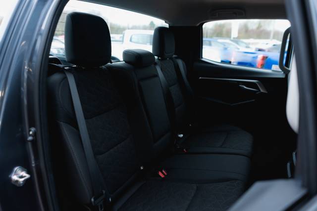 Isuzu D-Max 1.9 Dl20 Auto Diesel Obsidian Grey Mica