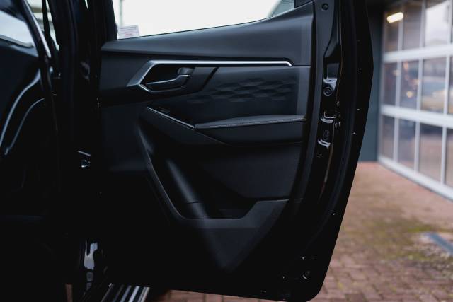 Isuzu D-Max 1.9 Dl40 Auto Diesel Onyx Black Mica