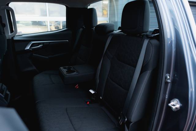 Isuzu D-Max 1.9 Dl20 Auto Diesel Obsidian Grey Mica