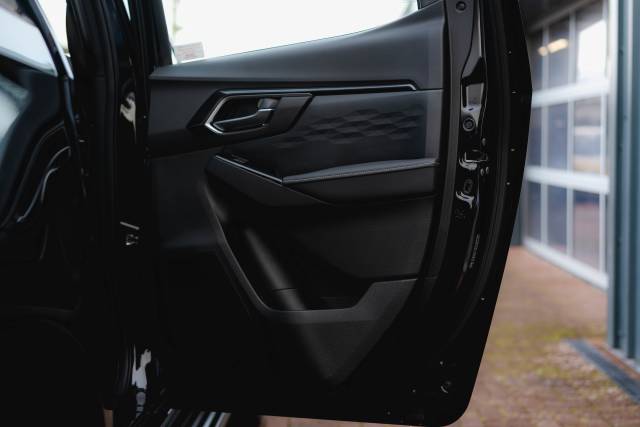 Isuzu D-Max 1.9 V-Cross Auto Diesel Onyx Black Mica