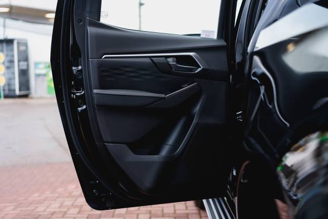 Isuzu D-Max 1.9 Dl40 Auto Diesel Onyx Black Mica