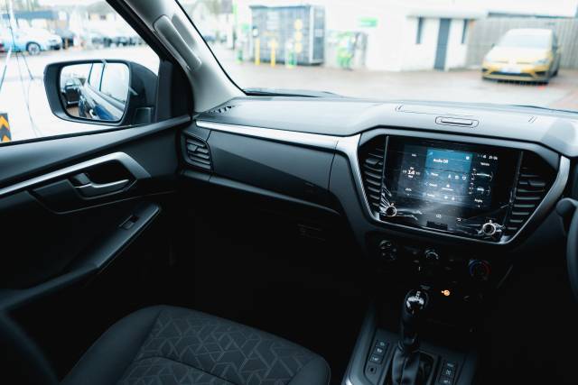 Isuzu D-Max 1.9 Dl20 Auto Diesel Obsidian Grey Mica