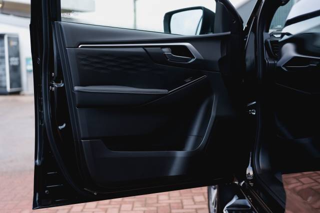 Isuzu D-Max 1.9 Dl40 Auto Diesel Onyx Black Mica