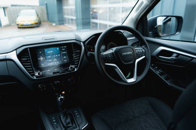 Isuzu D-Max 1.9 Dl20 Auto Diesel Obsidian Grey Mica