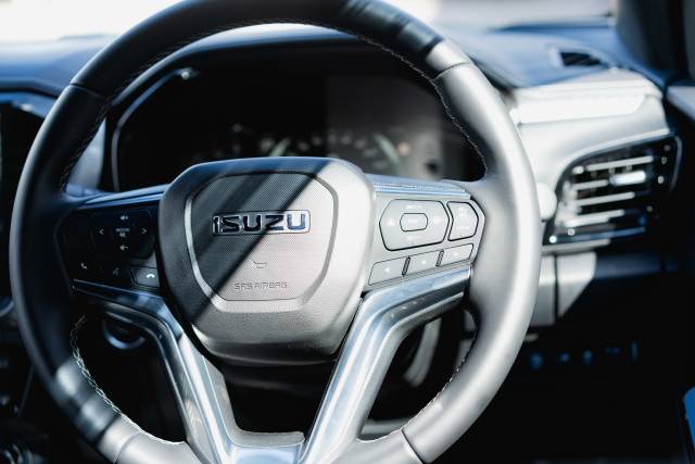 Isuzu D-Max 1.9 Dl40 Auto Diesel Mercury Silver Metallic