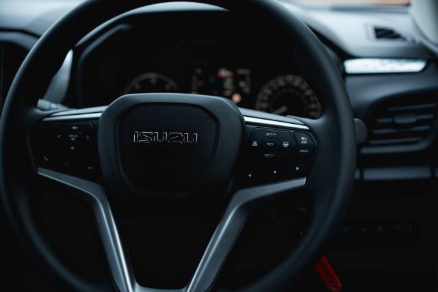 Isuzu D-Max 1.9 Dl20 Auto Diesel Obsidian Grey Mica