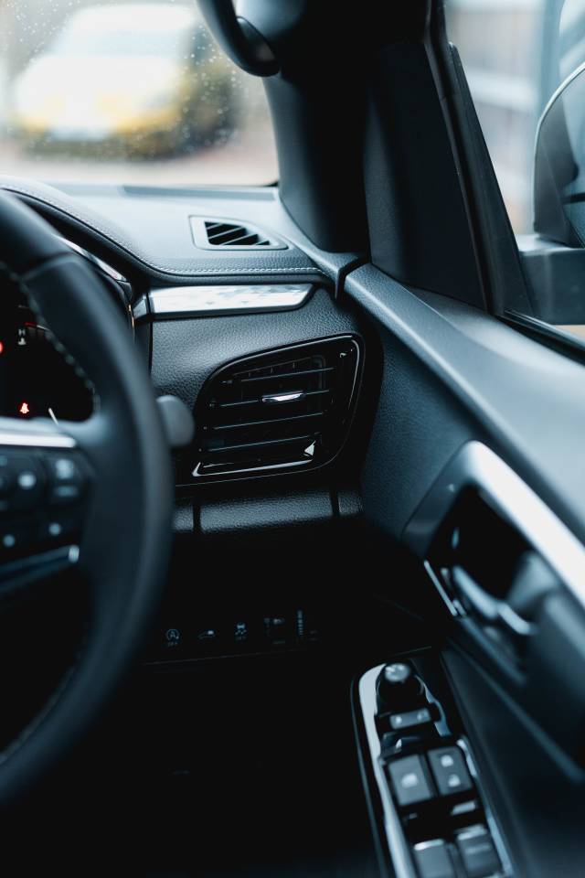 Isuzu D-Max 1.9 Dl40 Auto Diesel Onyx Black Mica