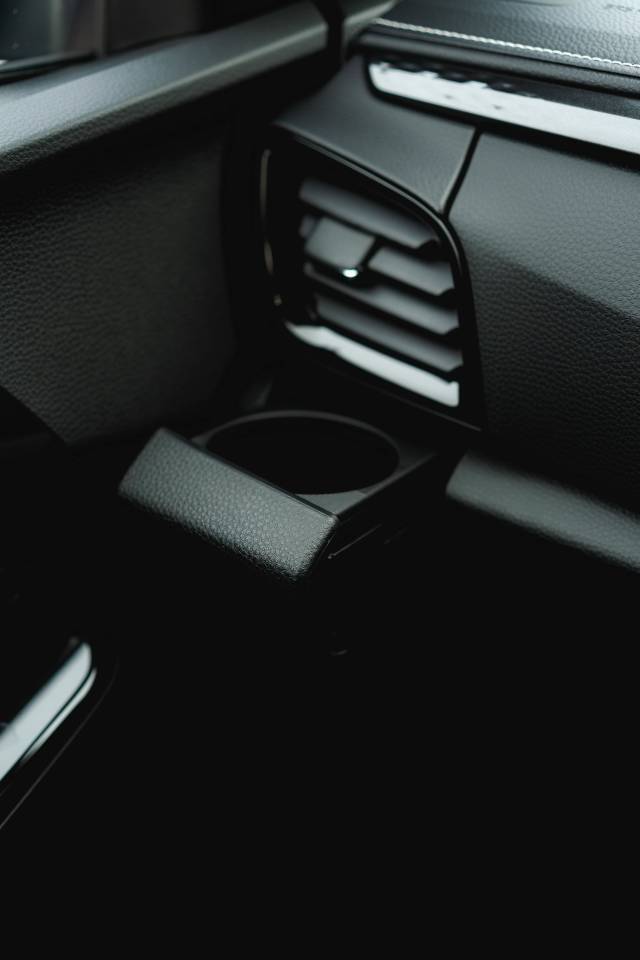 Isuzu D-Max 1.9 V-Cross Auto Diesel Onyx Black Mica