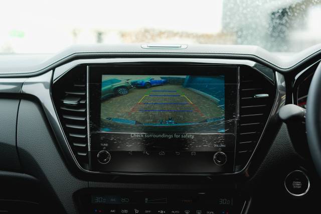 Isuzu D-Max 1.9 V-Cross Auto Diesel Onyx Black Mica