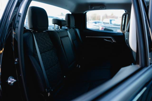 Isuzu D-Max 1.9 Dl20 Diesel Onyx Black Mica