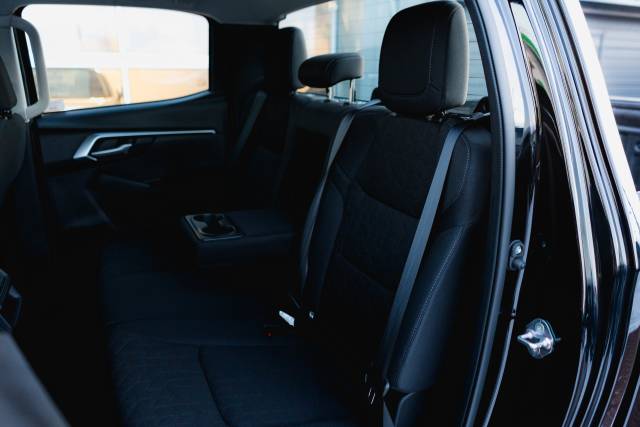 Isuzu D-Max 1.9 Dl20 Diesel Onyx Black Mica