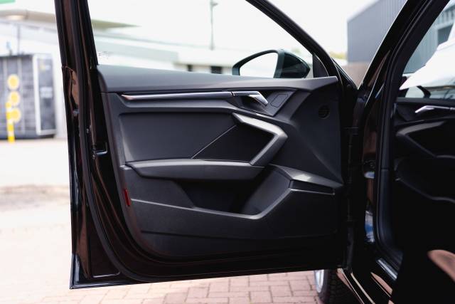 Audi A3 1.4 Sport 40 Tfsi E S-A Hybrid Electric Brilliant Black