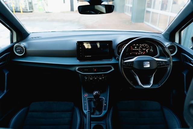 SEAT Arona 1.0 Xperience Lux Ecots Petrol Nevada White With Black Roof