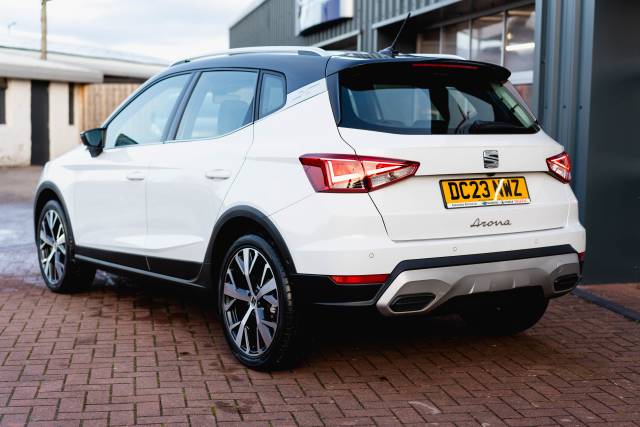 SEAT Arona 1.0 Xperience Lux Ecots Petrol Nevada White With Black Roof
