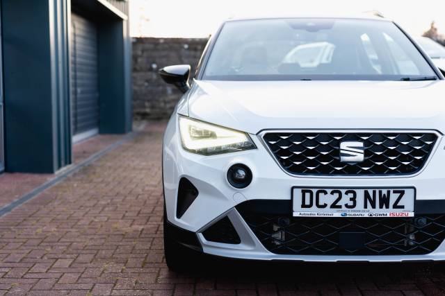 SEAT Arona 1.0 Xperience Lux Ecots Petrol Nevada White With Black Roof