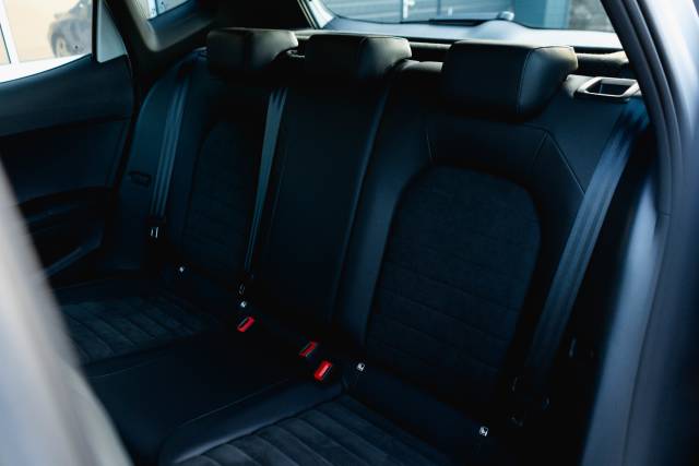 SEAT Arona 1.0 Xperience Lux Ecots Petrol Nevada White With Black Roof