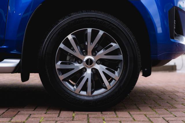 Isuzu D-Max 1.9 Dl40 Auto Diesel Biarritz Blue Metallic