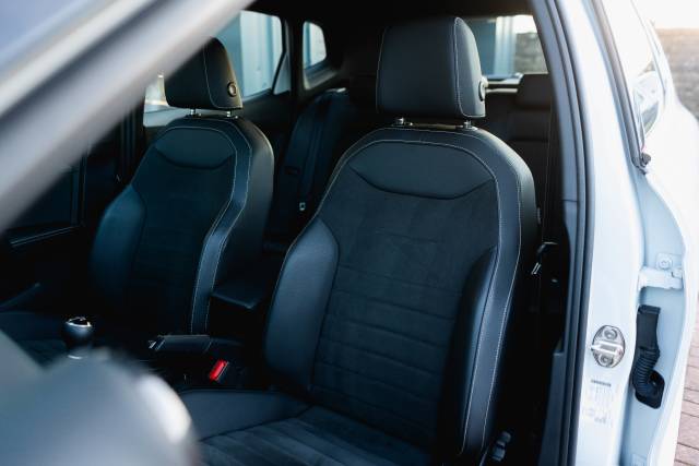 SEAT Arona 1.0 Xperience Lux Ecots Petrol Nevada White With Black Roof