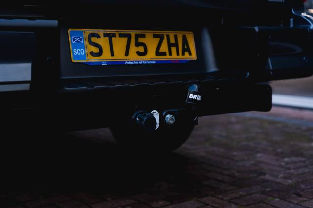 Isuzu D-Max 1.9 Dl20 Auto Diesel Obsidian Grey Mica