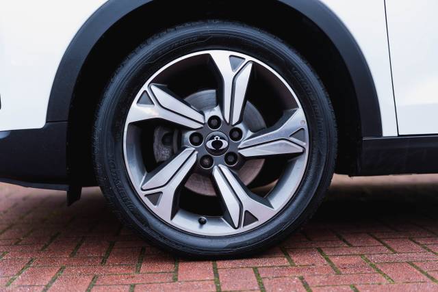 KGM Tivoli 1.5 K40 Auto Petrol Grand White