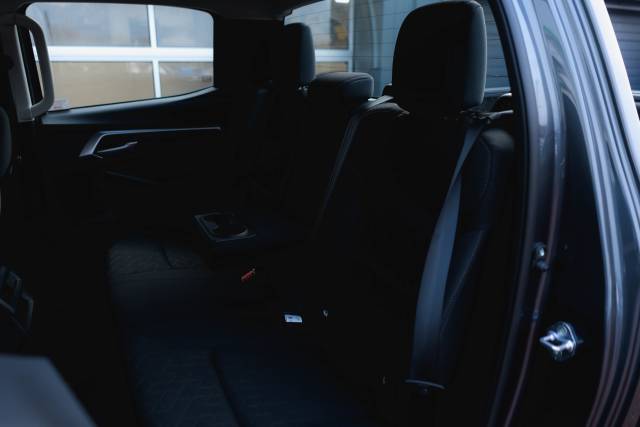 Isuzu D-Max 1.9 Dl20 Diesel Obsidian Grey Mica