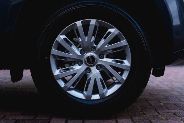 Isuzu D-Max 1.9 Dl20 Auto Diesel Obsidian Grey Mica