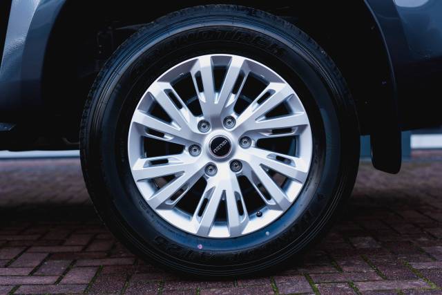 Isuzu D-Max 1.9 Dl20 Auto Diesel Obsidian Grey Mica