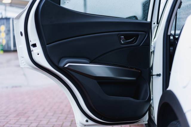 KGM Tivoli 1.5 K40 Auto Petrol Grand White