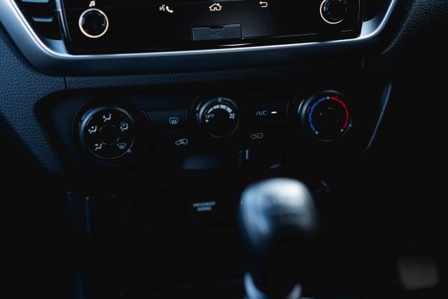 Isuzu D-Max 1.9 Dl20 Diesel Obsidian Grey Mica