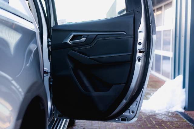 Isuzu D-Max 1.9 Dl40 Auto Diesel Mercury Silver