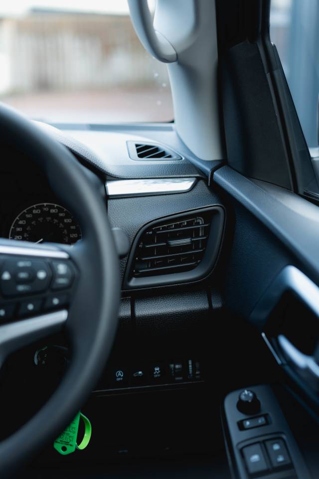 Isuzu D-Max 1.9 Dl20 Diesel Obsidian Grey Mica