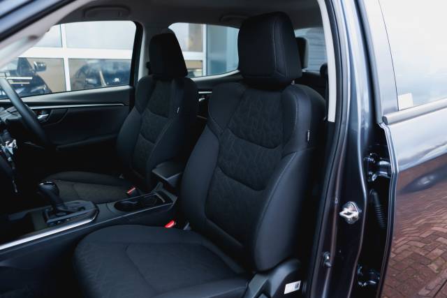 Isuzu D-Max 1.9 Dl20 Auto Diesel Obsidian Grey Mica