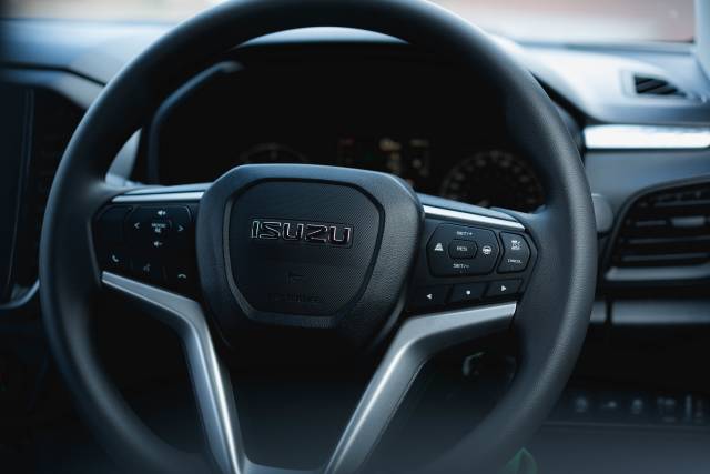 Isuzu D-Max 1.9 Dl20 Diesel Obsidian Grey Mica