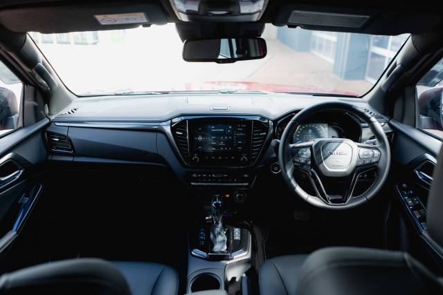 Isuzu D-Max 1.9 V-Cross Auto Diesel Red Spinel Mica