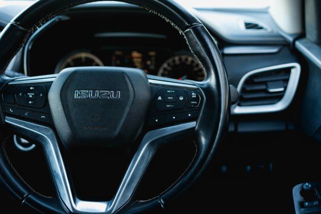 Isuzu D-Max 1.9 Dl40 Auto Diesel Mercury Silver