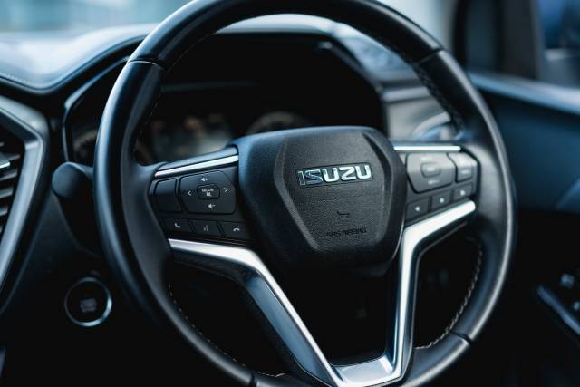 Isuzu D-Max 1.9 Dl40 Diesel Spinel Red